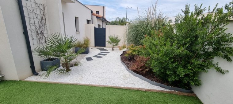 Amenagements paysager a l'entrée d'une Villa sur la commune de Montferrier-sur-Lez , Saint-Clément-de-Rivière, RJ Aménagements Extérieurs