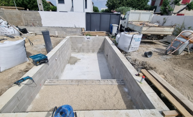 Piscine en béton, Saint-Clément-de-Rivière, RJ Aménagements Extérieurs