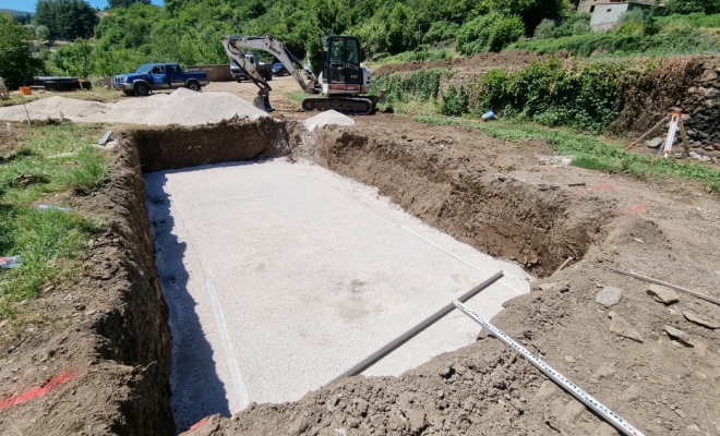 RJ Aménagements Extérieurs à réalisé une piscine en coque 8×4 couleur sable sur Le Vigan, Saint-Clément-de-Rivière, RJ Aménagements Extérieurs