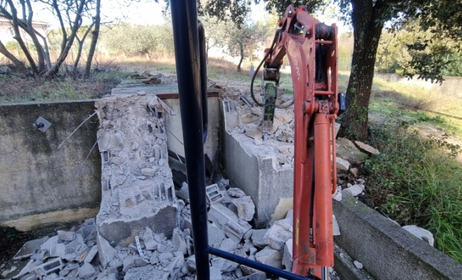 Démolition d'édifices en béton en vue d'une division de parcelle sur la commune de Saint-Jean-de-cuculles , Saint-Clément-de-Rivière, RJ Aménagements Extérieurs