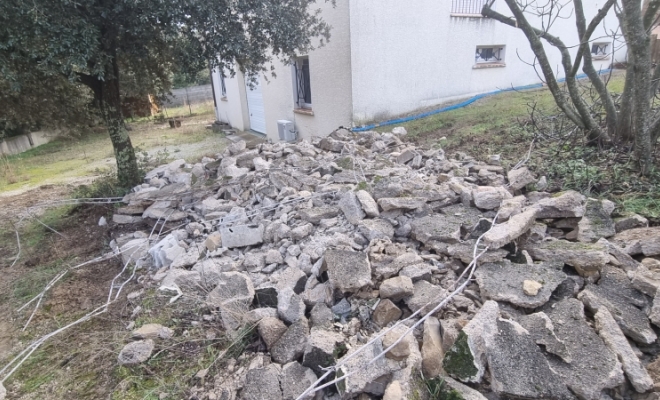 Démolition d'édifices en béton en vue d'une division de parcelle sur la commune de Saint-Jean-de-cuculles , Saint-Clément-de-Rivière, RJ Aménagements Extérieurs