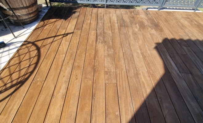 Entretien d'une terrasse en bois éxotique la commune de Saint-Clément-de-Rivière , Saint-Clément-de-Rivière, RJ Aménagements Extérieurs