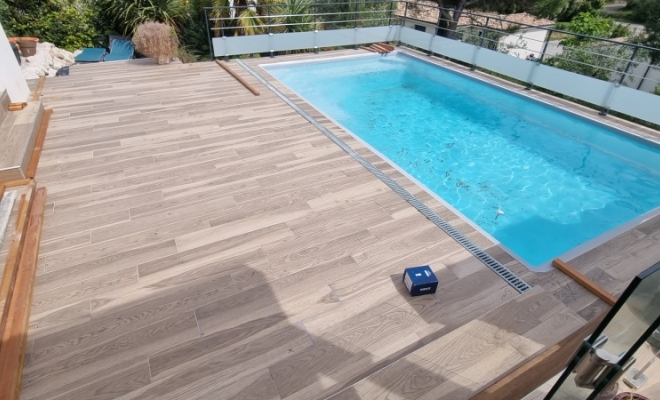 Pose d'une structure pour terrasse en bois éxotique Sur La commune de Saint-Bauzille-de-Montmel , Saint-Clément-de-Rivière, RJ Aménagements Extérieurs