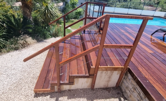 Pose d'un escalier en bois éxotique Itauba Sur la commune de Saint-Bauzille-de-Montmel , Saint-Clément-de-Rivière, RJ Aménagements Extérieurs