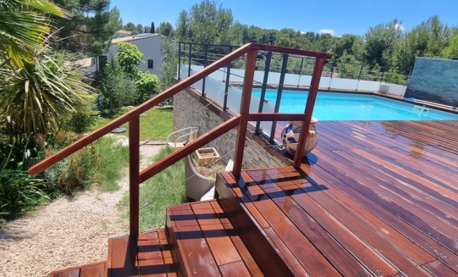 Pose d'un escalier en bois éxotique Itauba Sur la commune de Saint-Bauzille-de-Montmel , Saint-Clément-de-Rivière, RJ Aménagements Extérieurs